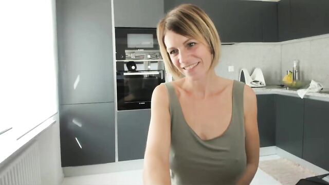 SEXY MILF WEBCAM 3