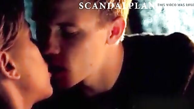 Scarlett Johansson Fingered in a Car On ScandalPlanet.Com