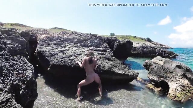 TRAVEL NUDE – Petite nudist girl staged a sexy show Outdoor