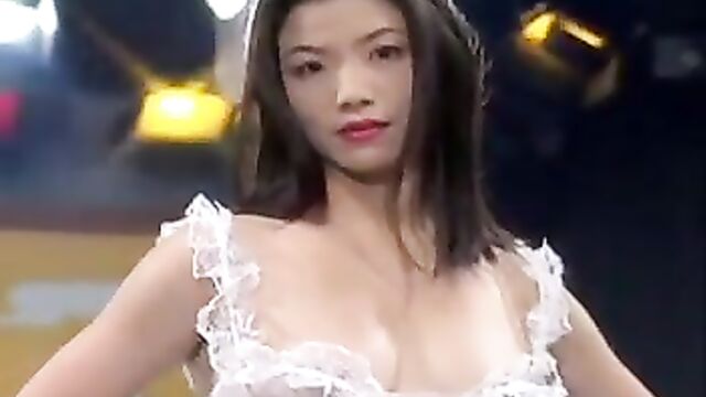 Topless Fashion Show - Taiwan