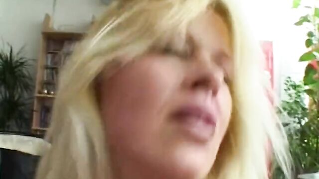 Blonde Sexy MILF On A First Date Fuck