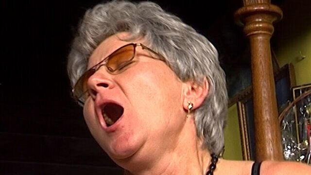 Screaming Granny! She moans so loud while fucking