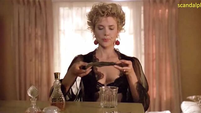 Annette Bening Nude Scene In The Grifters ScandalPlanet.Com