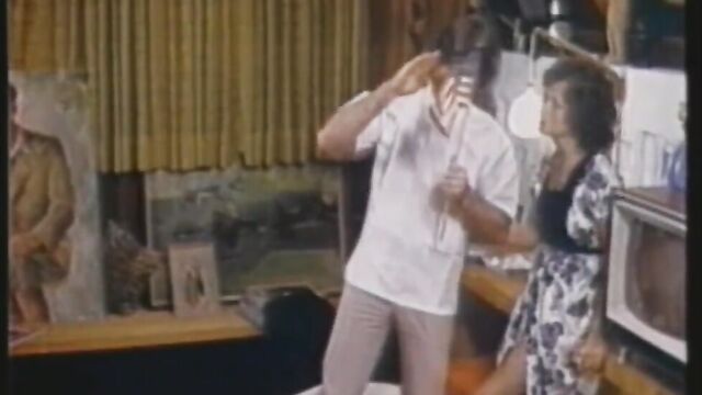 Linda Lovelace Shows Her Classic Deepthroat Blowjob