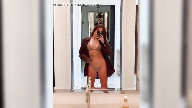 Khloe Kardashian showing off in the mirror