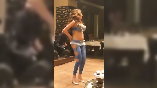 sexy Lebanese dance