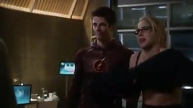 Emily Bett Rickards - The Flash s1e08