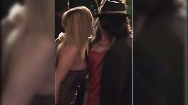 Sarah Hyland Lesbian kiss in SLOW-MO