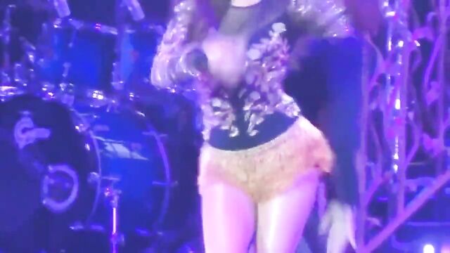 Selena Gomez Sexy Ass Moves