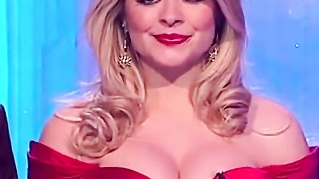 HOLLY WILLOUGHBY JIGGLY JUICY TITS