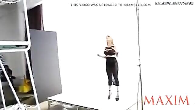 Melissa Rauch - Maxim Photoshooting
