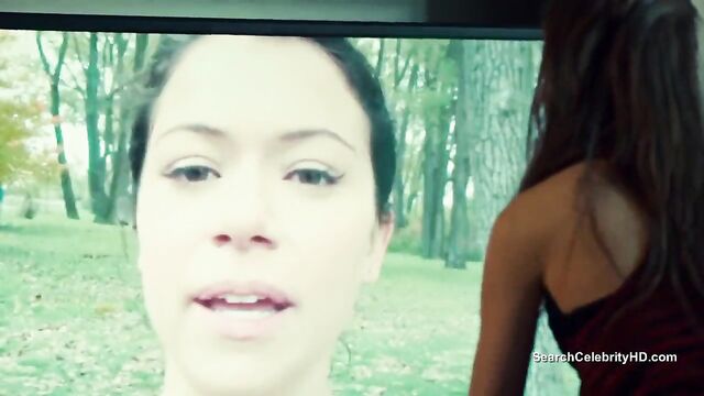 Tatiana Maslany nude - Orphan Black S01E01