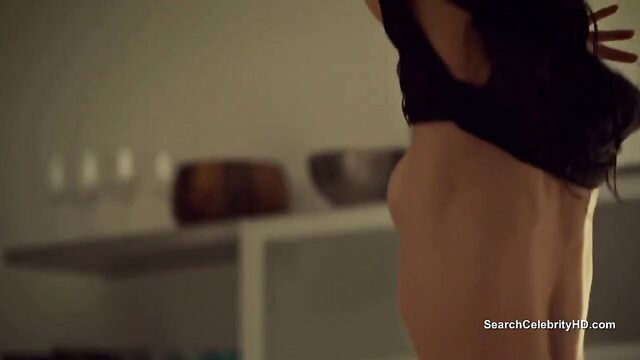 Tatiana Maslany nude - Orphan Black S01E01