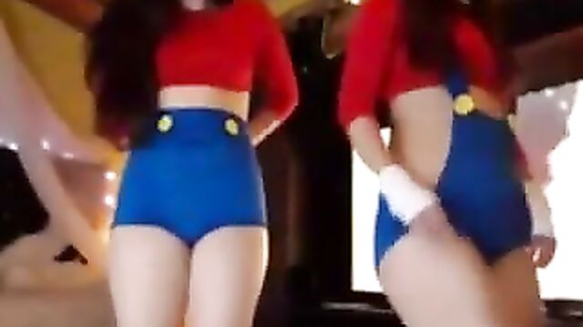 Lesbian Mario Girls Having Fun - Sexy Cosplay Outfits webcam