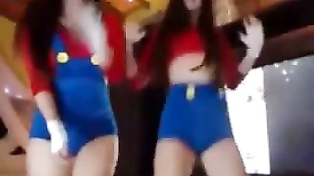 Lesbian Mario Girls Having Fun - Sexy Cosplay Outfits webcam