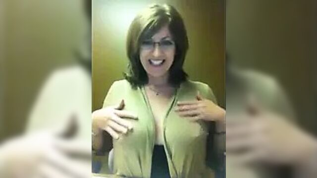 Sexy Glasses Milf Flash Boobs