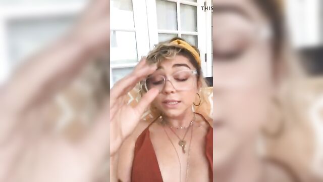 Sarah Hyland is serious