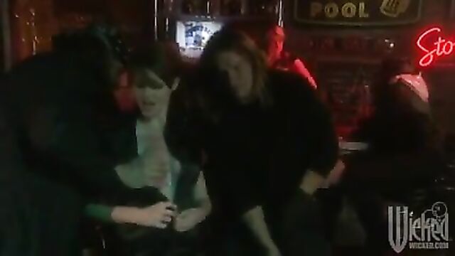 Nikki Rhodes public bar threesome