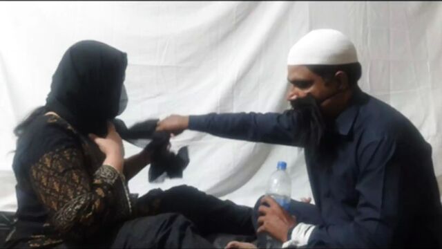 Pakistani Thurki BABA ji Fucked again woman, who came to him for pray
