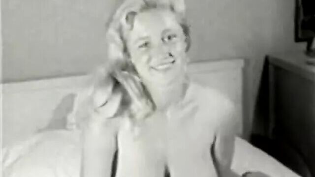 Smiley Naked Cunt Posing in Her Bedroom (1950s Vintage)