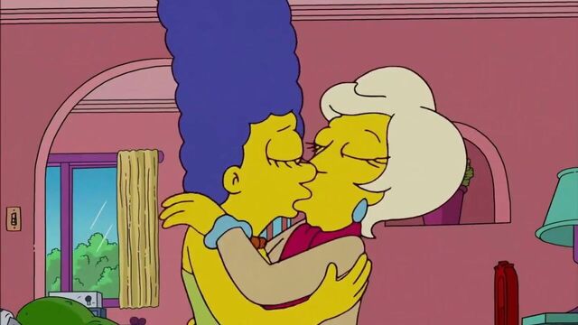 Lindsey Naegle Kiss Marge Simpson