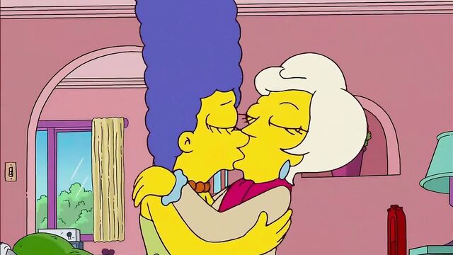 Lindsey Naegle Kiss Marge Simpson