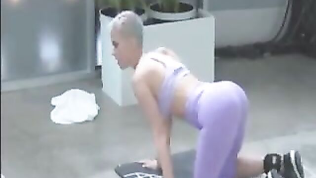 Katy Perry in yoga pants