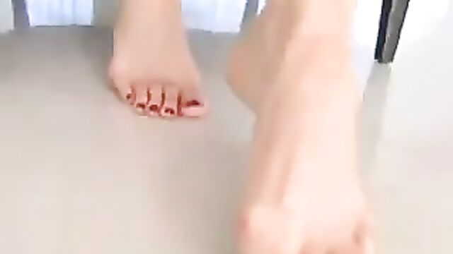 Kianna Dior Footjob