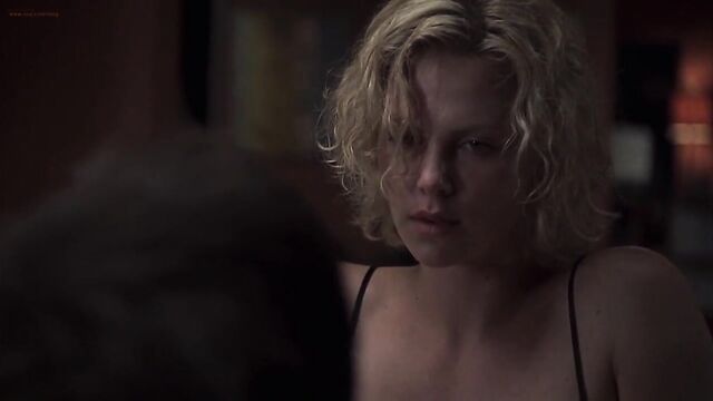 Charlize Theron, Courtney Love - Trapped (2002)