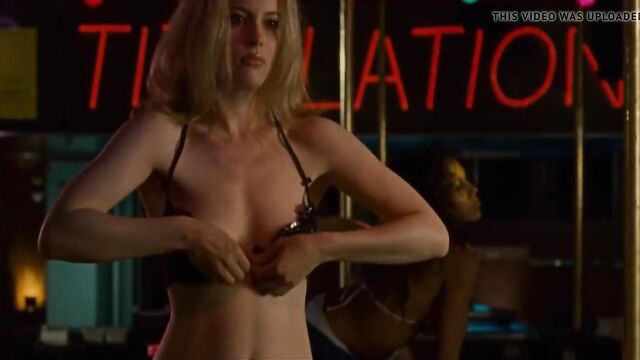 GILLIAN JACOBS -JESSICA BLANK NUDE (Only Boobs Scene Slow..)