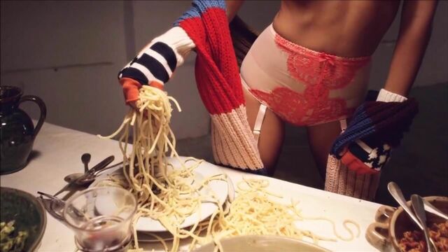 Emily Ratajkowski Sex with Pasta LOL