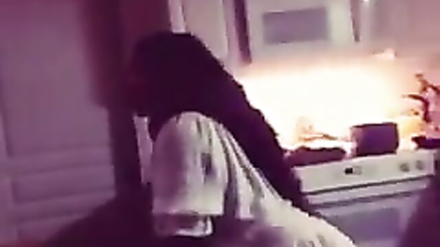 Deelishis Twerking In Night Gown