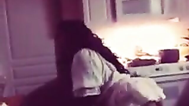 Deelishis Twerking In Night Gown