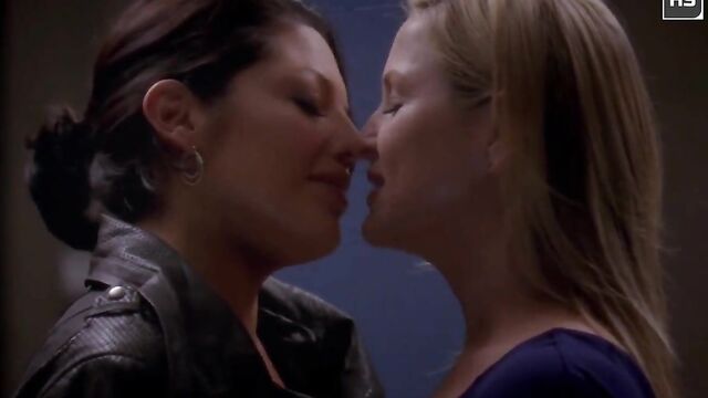 Arizona and Callie – Hot Lesbian Kissing Scenes 1080p