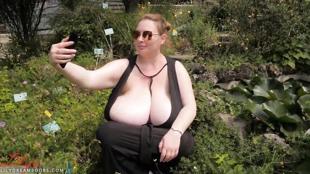 Largest natural breasts - Guinness World Records