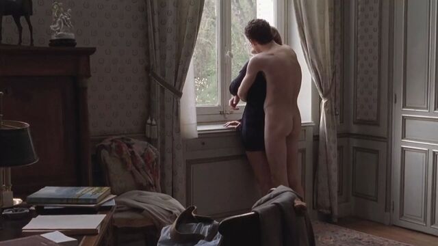 Linda Hardy Seins Nus dans Ecole du Pouvoir (2009)