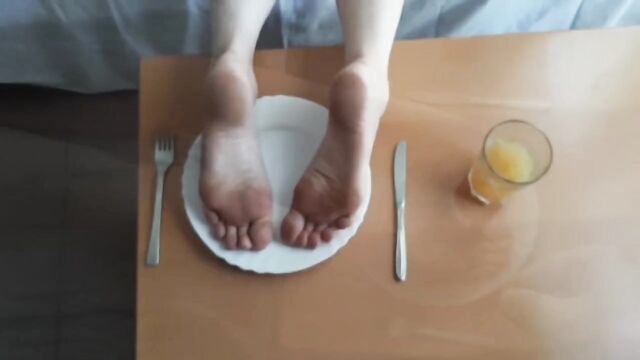 a rather unusual dish of cummy soles +Toef