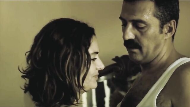 Hatice Aslan - Uc Maymun (2008)