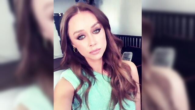 Una Healy looking beautiful in light blue top