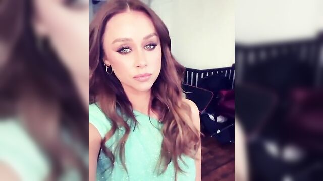 Una Healy looking beautiful in light blue top