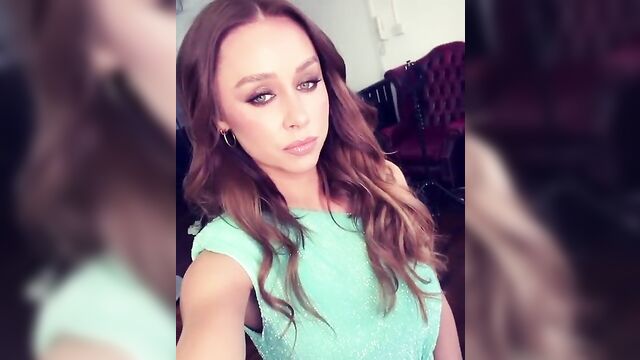 Una Healy looking beautiful in light blue top