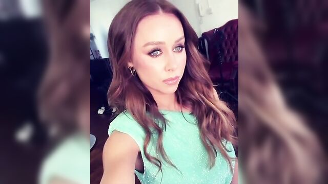 Una Healy looking beautiful in light blue top