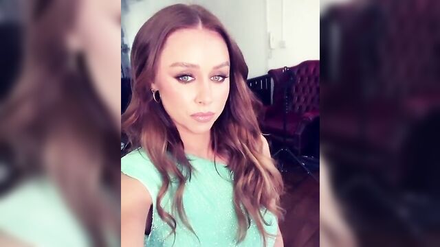 Una Healy looking beautiful in light blue top