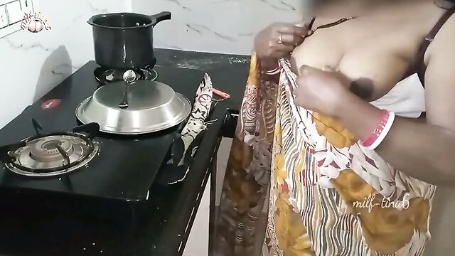 Devar bhabhi hardcore doggy style fucking in kitchen with Hindi dirty talking.bhabi ko devar ne mein choda