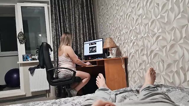 Stepmom came into my room, I'm jerking off a dick, she looks and want suck my cock