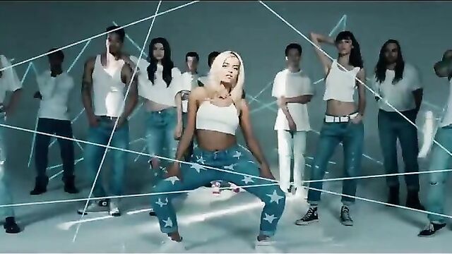 Bebe Rexha - No Broken Hearts ft. Nicki Minaj