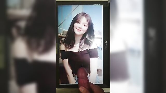 Fromis jiheon cum tribute