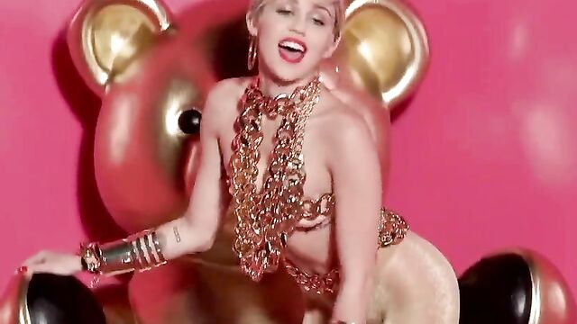 Miley Golden 1