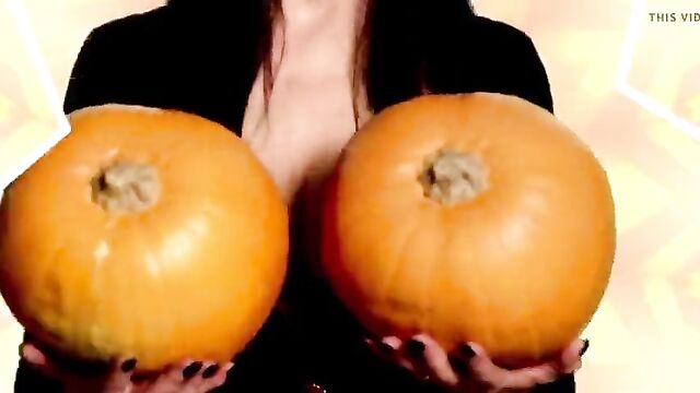 ELVIRA 2 Big Pumpkins