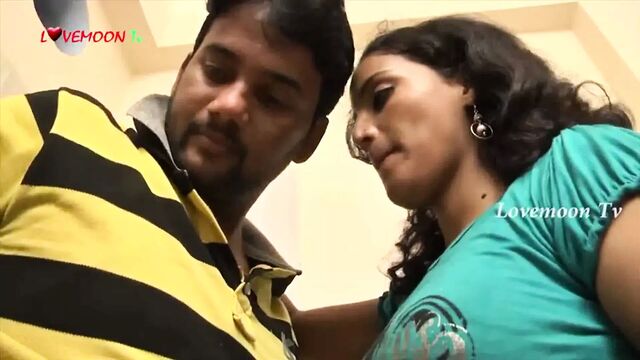 HOT TELUGU AUNTY – LIP KISS AND HARDCORE SEX